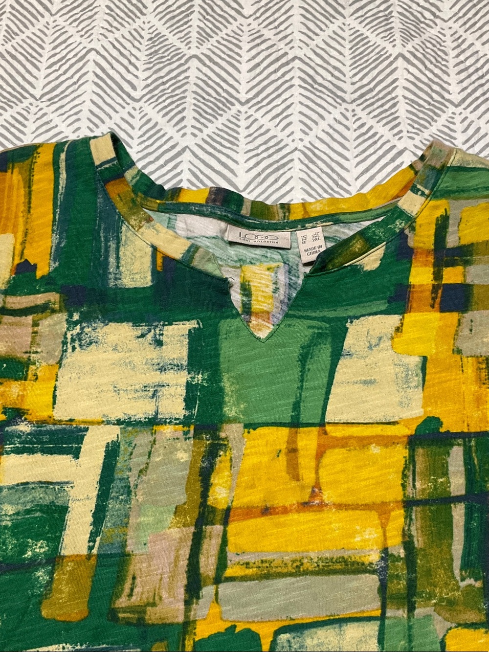 LOGO by Lori Goldstein Green & Yellow Abstract V‑Neck Long Sleeve Top - Picture 4 of 9